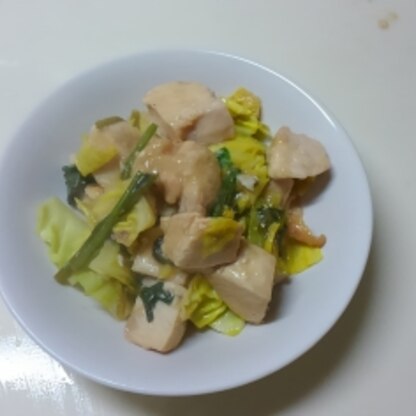 余りのホウレン草も追加して、野菜たっぷりで作ってみましたぁ～(*´∀｀)♪　パサつきがちな胸肉なのに柔らかくて美味しかったぁ～(*´∀｀)♪ご馳走様でしたぁ～♪